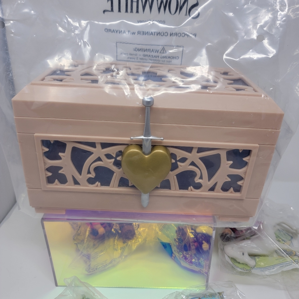 Disney SNOW WHITE Vintage/Modern Collection: 1992 McDs COMPLETE SET + 2025 NIB